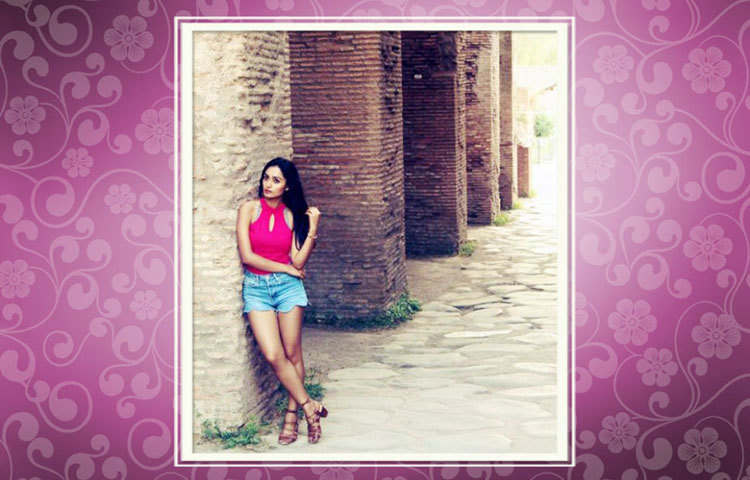 আসলে ত্রিধাকে যে কোনও পোশাকই বড় ভাল মানায়। অত্যন্ত ফিগার-সচেতন ত্রিধা একজন ফিটনেস ফ্রিক সেটা তার পারফেক্ট ফিগার দেখলেই বোঝা যায়।