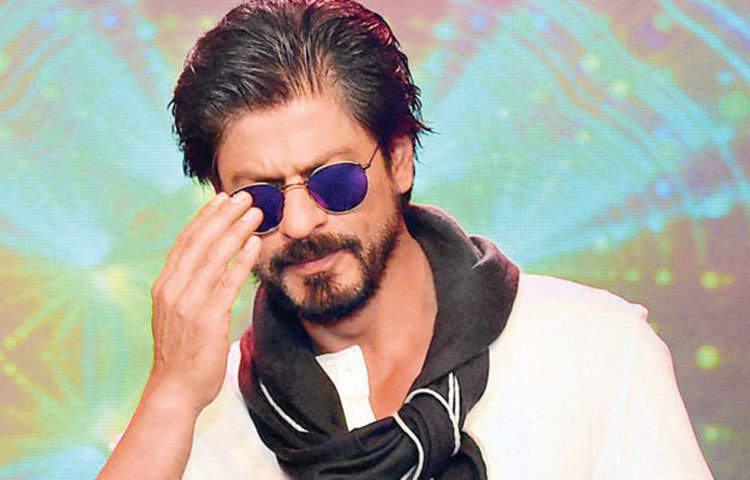 শাহরুখ খান: ছোট থেকেই তাজমহল দেখার ইচ্ছে ছিল শাহরুখের। জীবনে প্রথম মাইনে পেয়েছিলেন ৫০ টাকা। সেই টাকা দিয়েই ট্রেনে চেপে আগরা চলে এসেছিলেন তাজমহল দেখতে।