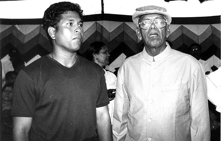 নিজের ৪০ তম জন্মদিনে গুরুদেব রমাকান্ত আচরেকরের সঙ্গে শচীন।