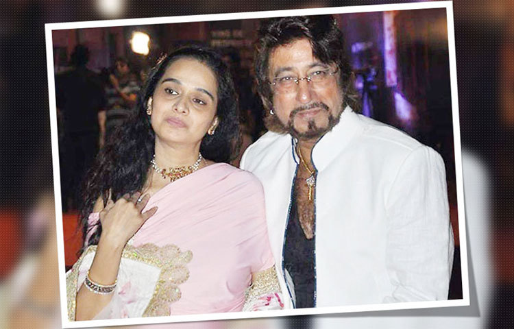 শিবাঙ্গী কাপুর : শক্তি কাপুরের স্ত্রী। তিনি অভিনেত্রী পদ্মিনী কোলহাপুরের বোন, এবং এ যুগের হার্টথ্রব শ্রদ্ধা কাপুরের মা।