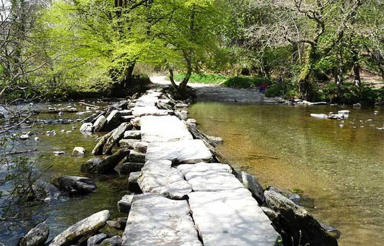 টার স্টেপস : সেতুটি ক্ল্যাপার সেতু নামেও পরিচিত। খ্রিস্টপূর্ব ৩০০০ সালে নির্মিত এই সেতুটি খুঁজে পাওয়া যায় জামুরে। পুরোটাই পাথরের বানানো। একটির উপর আরেকটি পাথর বসিয়ে বানানো হয় এটি।