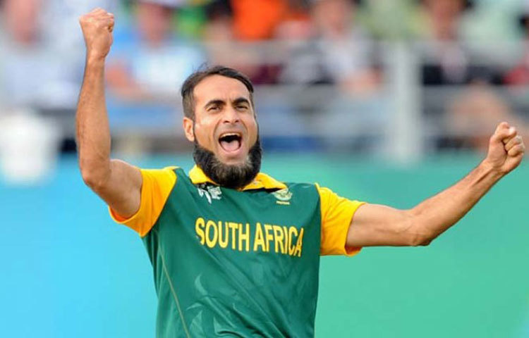 ইমরান তাহির : চলতি বছর ১৫টি ম্যাচে ২৭ উইকেট নিয়েছেন দক্ষিণ আফ্রিকার এই লেগ স্পিনার।