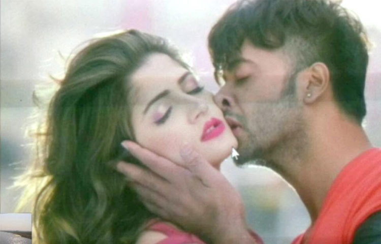 শ্রাবন্তী চট্টোপাধ্যায় ও শাকিব খানের অন্তরঙ্গ দৃশ্যের ছবি &lsquo;শিকারি&rsquo; দুই বাংলাতে মুক্তি পেয়েছে।