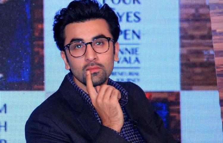 রণবীর কাপুর : মন্দা কাটিয়ে &lsquo;অ্যায় দিল হ্যায় মুশকিল&rsquo;-এর হাত ধরে সাফল্যে ফিরেছেন রণবীর। ভারতীয় বাজার থেকেই এ ছবির আয় হয়েছে ১১২.৫ কোটি টাকা।