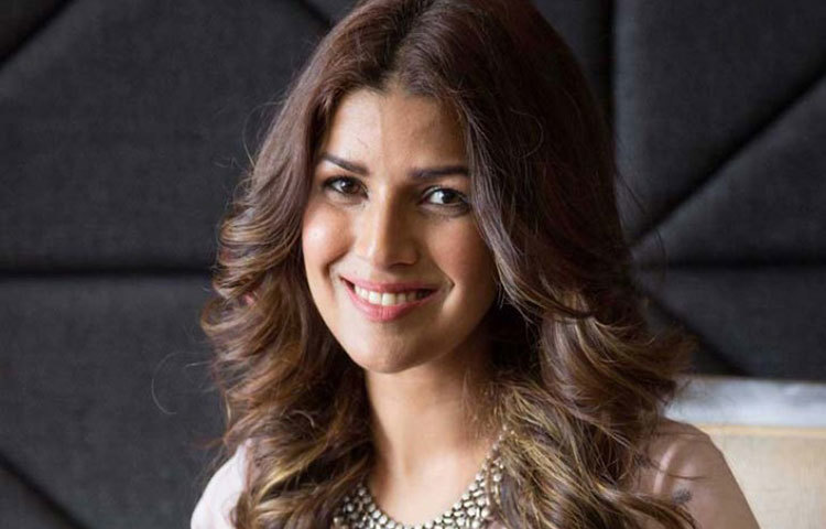 নিমরত কউর : &lsquo;লাঞ্চবক্স&rsquo; ছবিতে অভিনয়ের মধ্যে দিয়ে নিমরত বলিউডে নিজেকে চিনিয়ে দেন।তারপর অক্ষয় কুমারের সঙ্গে &lsquo;এয়ারলিফ্ট&rsquo;-এও অভিনয় করে প্রশংসিত হন। করেছেন একাধিক শর্টফিল্মও। তবে থিয়েটার এখনও চালিয়ে যাচ্ছেন এই অভিনেত্রী।