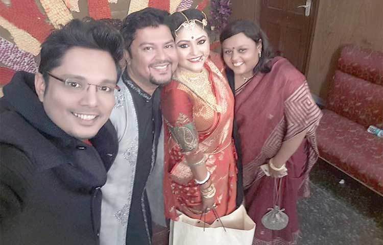 বিয়ের আগে একটি প্রি-হনিমুন ট্রিপে দ্রোণকেও সঙ্গে নিয়েছিলেন কনীনিকা-সুরজিৎ।