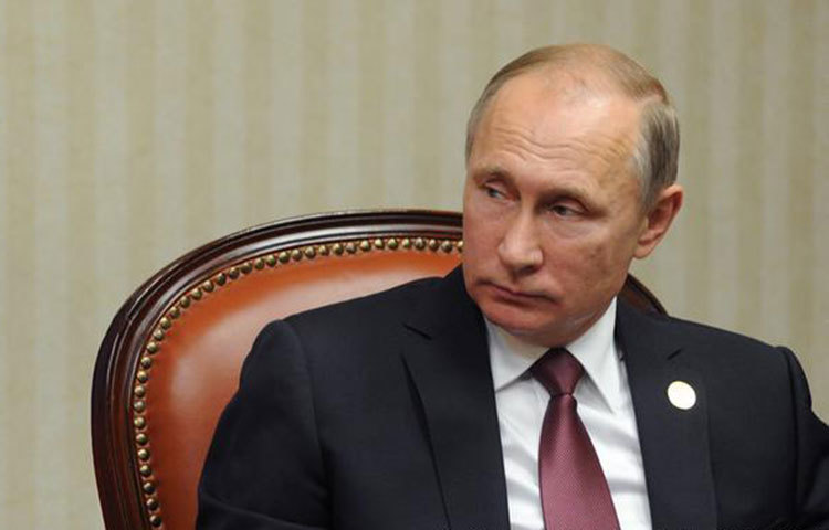 ভ্লাদিমির পুতিন : রাশিয়ার প্রেসিডেন্টের বেতন অন্যান্যদের তুলনায় খুব একটা বেশি নয়। বছরে তিনি পান ১ লাখ ৩৬ হাজার মার্কিন ডলার।