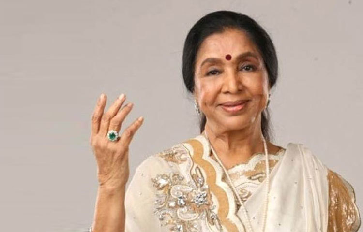 আশা ভোঁসলে : বলিউডে এখনও পর্যন্ত সবচেয়ে বেশি একক গান গেয়েছেন আশা ভোঁসলে। মোট ১১ হাজার একক গান গেয়েছেন তিনি। ১৯৪৭ সাল থেকে তিনি ২০টি ভারতীয় ভাষায় গান গাইছেন।