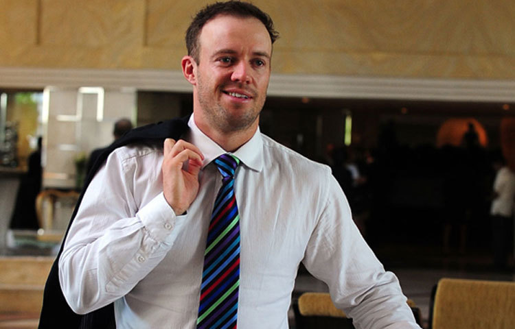 সুদর্শন ক্রিকেটার এবিডি ভিলিয়ার্স ট্রাডিশনাল পোশাক পরতে পছন্দ করেন। তিনি ২০০৩ সালে তার বান্ধবীকে বিয়ে করেন।