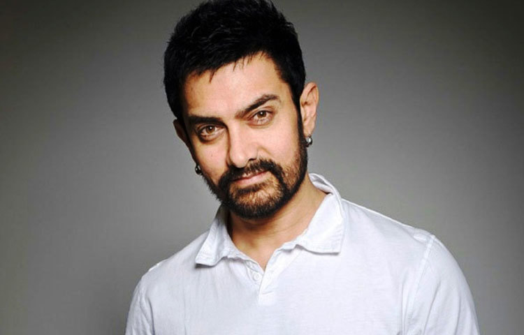 বলিউডে কয়েকজন খান রয়েছেন তাদের মধ্যে আমির খান অন্যতম। তিনি অল্প সংখ্যক ছবিতে অভিনয় করলেও প্রতিটি ছবিই তুমুল দর্শকপ্রিয়তা লাভ করেছে।