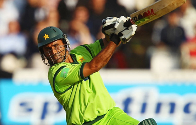 পাক ক্রিকেটার আবদুর রাজ্জাককে বিপজ্জনক ব্যাটিংয়ের জন্য &lsquo;ব্যাঙ&rsquo;, &lsquo;ব্যাঙ&rsquo; রাজ্জাক বলা হয়। তার ব্যাটিং দেখার জন্য দর্শকরা অধীর আগ্রহে মাঠে যান।