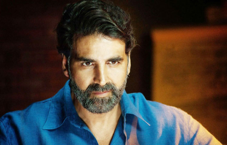 অক্ষয় কুমার : কুসংস্কার বশেই হোক বা অভ্যেস বশে, নিজের প্রতিটি ছবি মুক্তি পাওয়ার আগে বিদেশে পাড়ি দেন অক্ষয়। কারণ তিনি মনে করেন, তিনি থাকলে হয়ত বক্স অফিস কালেকশন ভাল হবে না।