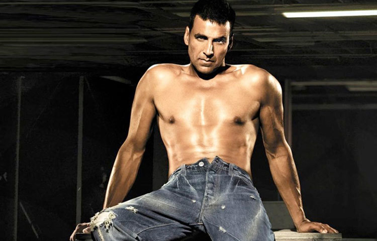 অক্ষয় কুমারের এই মার্শাল-আর্ট চর্চিত দেহের পিছনে রয়েছে গত ৩৩ বছরের ওয়ার্কআউট রুটিন।