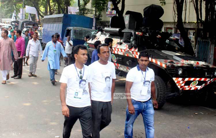 সম্মেলনের সঙ্গে সংশ্লিষ্টরা বলছেন, সম্মেলনে দেশি-বিদেশি অতিথিরা থাকবেন, তাদের এবং সম্মেলনের নিরাপত্তায় সোয়াত টিমসহ অতিরিক্ত ১০ হাজার পুলিশ মোতায়েন করা হয়েছে। ছবি : বিপ্লব দিক্ষিৎ