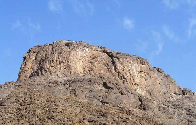 জাবাল-আল-নূর পবিত্র মক্কা নগরীর সন্নিকটে অবস্থিত। এটি পর্যটকদের জন্য খুবই আকর্ষণীয় স্থান।