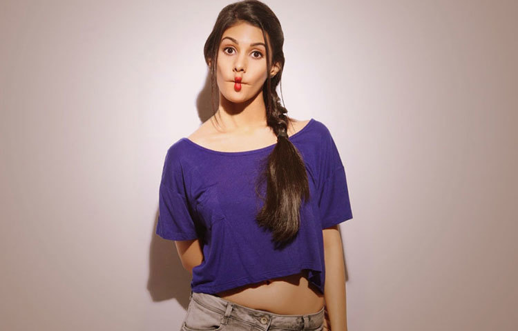 মনীশ তিওয়ারির পরিচালনায় &lsquo;ইশক&rsquo; ছবিতে আমাইরার সহশিল্পী ছিলেন প্রতীক বব্বর।