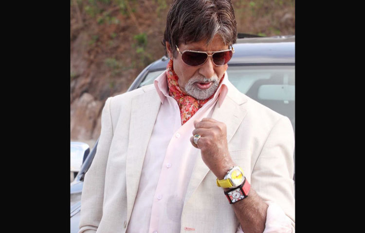 অমিতাভ বচ্চন : বিভিন্ন টাইমজোন ট্র্যাক করতে হাতে দু&rsquo;টো ঘড়ি পরার অভ্যেস রয়েছে অমিতাভ বচ্চনের।