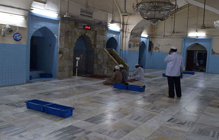 পরবর্তীতে সম্রাট আওরঙ্গজেবের নির্দেশে শায়েস্তা খাঁ ১৬৬৭ খ্রিস্টাব্দ আরবি ১০৭৮ হিজরিতে মোগলদের চট্টগ্রাম বিজয়ের স্মৃতি ধরে রাখতে জলদস্যুদের আস্তানায় মসজিদ নির্মাণ করেন। এ মসজিদের নামকরণ করেন &lsquo;আন্দরকিল্লা শাহী জামে মসজিদ&rsquo;।