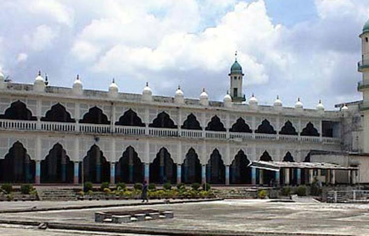 চট্টগ্রামের ঐতিহাসিক ইসলামি স্থাপনা চাটগছার আন্দরকিল্লা শাহী মসজিদের সঙ্গে মোগলদের চট্টগ্রাম বিজয়ের কাহিনি সম্পর্কিত।