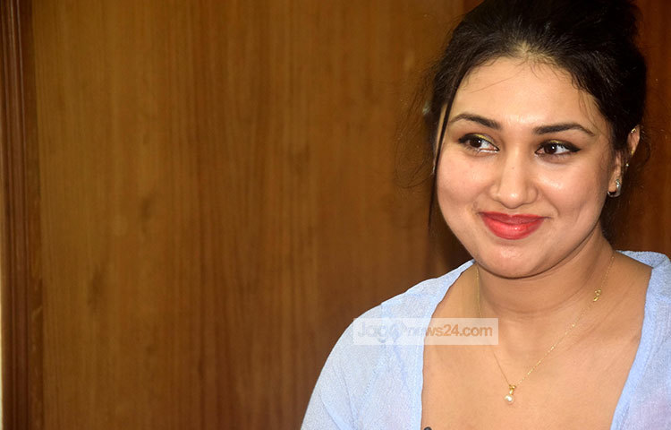 জানা গেছে, শাকিব খান এখন অপুর ব্যাপারে পুরোপুরি ইতিবাচক। তিনি আনুষ্ঠানিকভাবে সংসার শুরুর পরিকল্পনাও করেছেন। ছবি : মাহবুব আলম