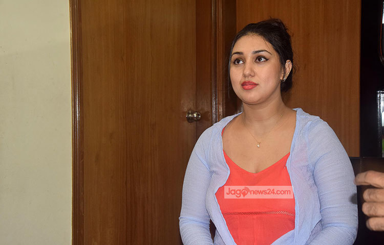 &lsquo;কোটি টাকার কাবিন&rsquo; ছবির মাধ্যমে ঢাকাই ছবিতে নতুন জুটি হিসেবে শাকিব-অপুর অভিষেক হয়। এরপর ৭০টির বেশি ছবিতে জুটি বেঁধে তারা অভিনয় করেন। ছবি : মাহবুব আলম