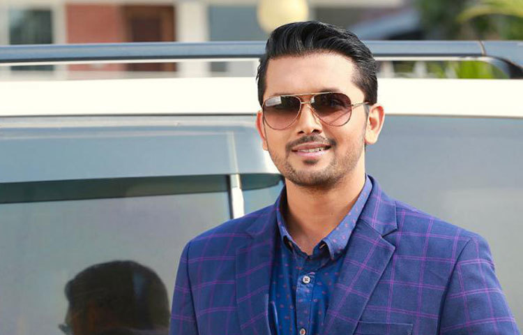 আরিফিন শুভ : সুঠাম দেহের অধিকারী এই নায়কের তিনটি ছবি মুক্তি পায় এ বছর। তিনটি ছবিই মুক্তির আগে নানা আলোচনা হয়। &lsquo;মুসাফির&rsquo;, &lsquo;অস্তিত্ব&rsquo; এবং &lsquo;নিয়তি&rsquo;। ছবি তিনটি ব্যবসায়িকভাবে মুখ থুবড়ে পড়লেও শুভ নিজেকে আলাদা করে প্রমাণ করার চেষ্টা করেছেন।&nbsp;