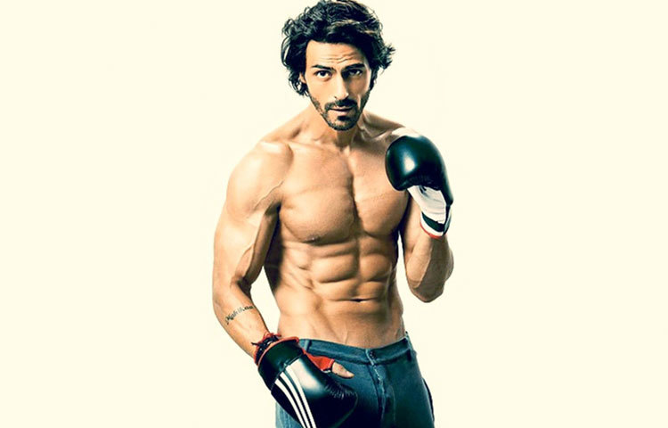 নায়ক হিসেবে সফল না হলেও অর্জুন রামপালের ফিগারে মাত বিশ্ব।