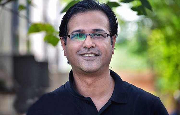 আসিফ : দেশের শীর্ষ ফেসবুক তারকাদের মধ্যে জনপ্রিয় এই গায়কের অবস্থান দশম। সংগীত ছাড়াও ফেসবুকে নানা রকম সমালোচনা করে তিনি বেশ আলোচিত। তার পেজে বতর্মান অনুসারীর সংখ্যা ২৯ লাখ ৭২ হাজারেরও বেশি।