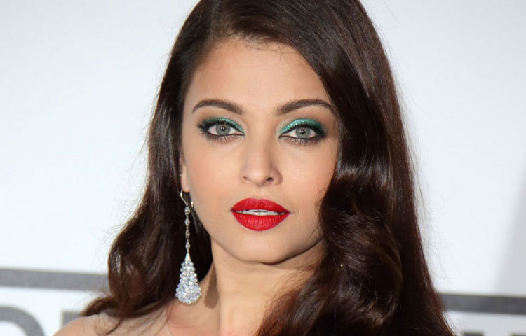 ঐশ্বর্য রাই বচ্চন : ঐশ্বর্য রাই বচ্চন বর্তমানে ৩৫ মিলিয়ন ডলারের মালিক। সাম্প্রতিককালে তার আয়ের বেশিরভাগই আসে বিজ্ঞাপন থেকে।