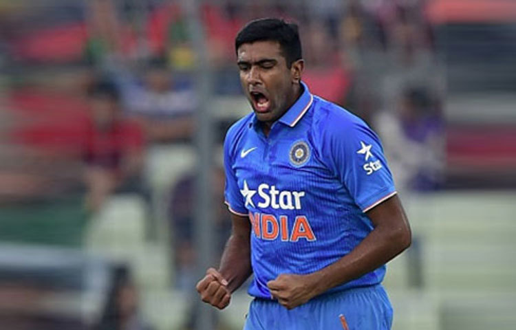 অশ্বিন বি টেক পাস করেছেন ভারতের এসএসএন কলেজ থেকে।