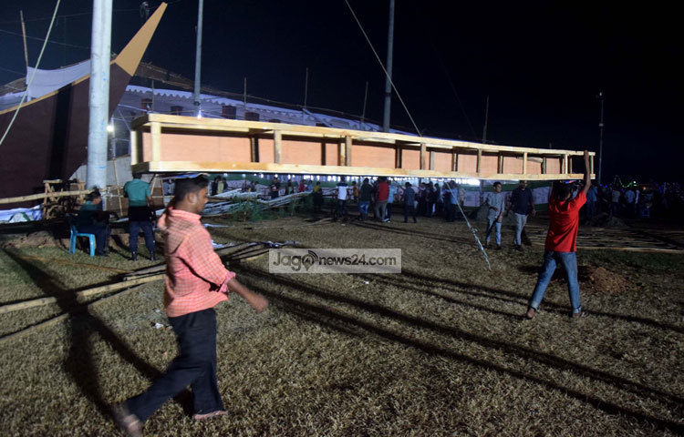 সম্মেলন স্থান সাজাতে কয়েক সপ্তাহ ধরে দিন-রাত কাজ চলছে। এখন চলছে শেষ মুহূর্তের প্রস্তুতি।ছবি : মাহবুব আলম