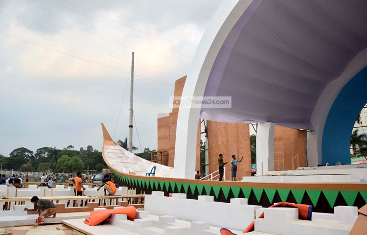 মূলমঞ্চ সাজানো হয়েছে বিশাল আকৃতির নৌকার আদলে। এরকমের নানা রকমের নান্দনিক ছাপ রাখা হচ্ছে এবারের সম্মেলনে। ছবি : মাহবুব আলম