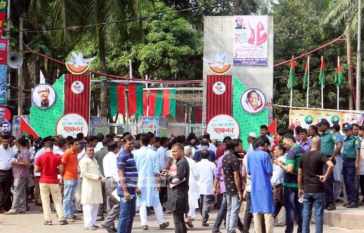সম্মেলনকে ঘিরে রাজধানী জুড়ে নি&ntilde;িদ্র নিরাপত্তা নেওয়া হয়েছে। ছবি : বিপ্লব দিক্ষিৎ