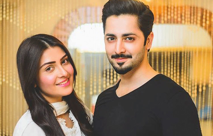 আয়েজা খান ও ড্যানিশ তৈমুর : তারা পাকিস্তানের শোবিজ ইন্ডস্ট্রিতে তুমুল আলোচনায় রয়েছেন। বিশেষ করে পর্দায় তাদের রোমাঞ্চ তরুণ হৃদয়ে ঝড় তুলেছেন।