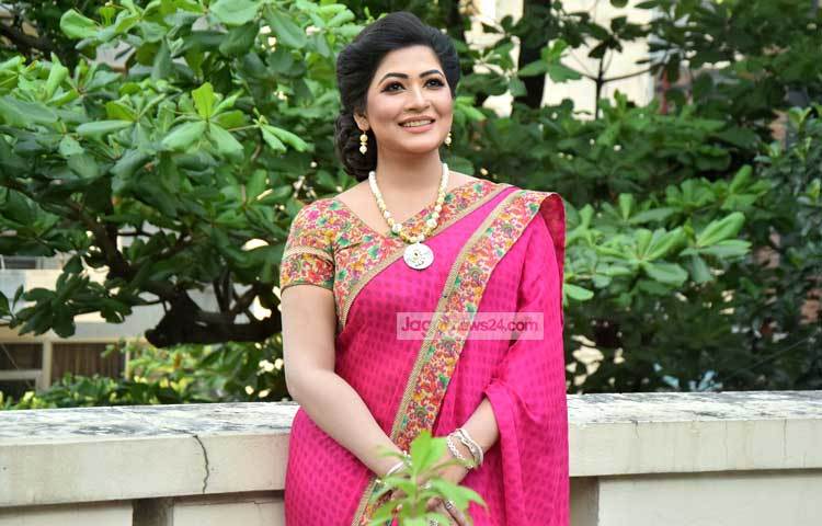 নিজের স্বপ্ন পূরণ প্রসঙ্গে বাঁধন বলেন,&lsquo;শতভাগ স্বপ্ন বা ইচ্ছা কখোনোই পূরণ হবে না বলে আমি মনে করছি। তবে আমি ভালো অভিনয়ের অতৃপ্ত বাসনা নিয়েই সারাজীবন এগিয়ে যেতে চাই।&rsquo; ছবি : মাহবুব আলম।