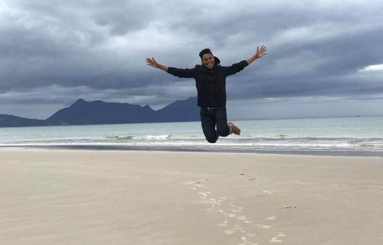 মোস্তাফিজ আনন্দে যেন আকাশে উড়ছেন।