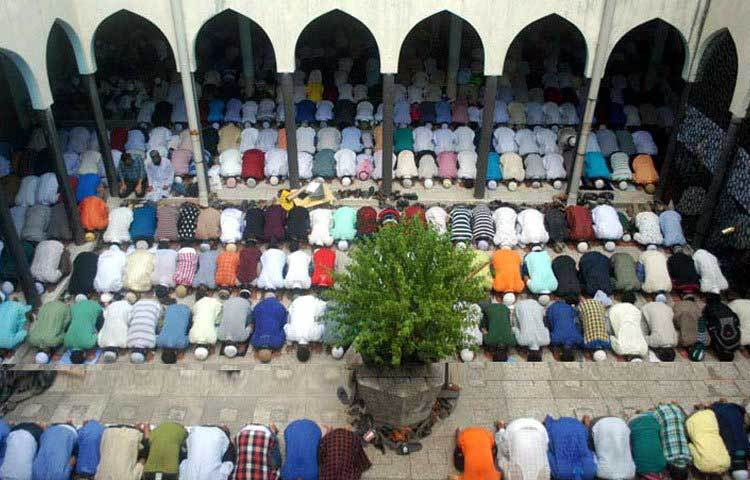 এ মসজিদে একসঙ্গে ৪০ হাজার মুসল্লি নামাজ আদায় করতে পারেন।&nbsp;