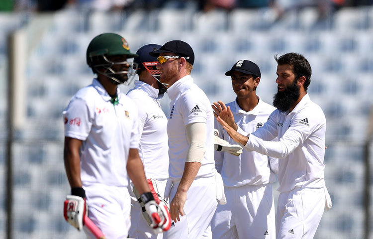 ইংল্যান্ডের দেওয়া ২৮৬ রানের লক্ষ্যে ব্যাট করতে নেমে শুরুটা ভালোই করেছিল টাইগার দুই ওপেনার হঠাৎ মঈন আলীর কোপ।