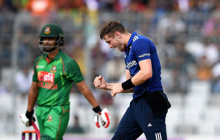 তামিম ইকবাল : আফগানিস্তানের সাথে ধারাবাহিক ভালো খেলা তামিমের হঠাৎ ছন্দ পতন। মাত্র ১৪ রানের স্বভাব বিরোধী কচ্ছপ গতির এক ইনিংস খেলে ফিরে যাচ্ছেন তামিম।