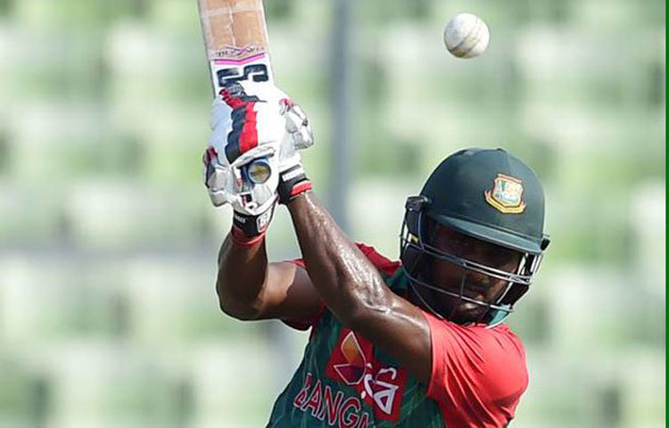 শুরুতেই সাজঘরে ফিরলেন ইমরুল। হ্যাগলি ওভালে সিরিজের প্রথম ওয়ানডেতে টস জিতে আগে ব্যাট করতে নেমে নির্ধারিত ৫০ ওভারে ৭ উইকেটে ৩৪১ রানের বিশাল সংগ্রহ করেছে স্বাগতিক নিউজিল্যান্ড।