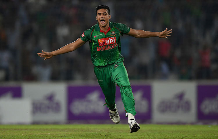 উড়ন্ত তাসকিন। ইংলিশদের ধরাশায়ী করে উচ্ছ্বাসে ফেটে পড়ছেন তিনি।