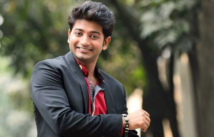 বাপ্পী : চিত্রনায়ক বাপ্পী চৌধুরীর ৫টি ছবি মুক্তি পেয়েছে চলতি বছরে। ৫টি ছবিতে বাপ্পী নিজেকে প্রমাণ করার যথেষ্ট সুযোগ পেয়েও জ্বলে উঠতে পারেননি। বছরের শুরুতে বাপ্পীর &lsquo;সুইটহার্ট&rsquo; ছবিটি মুক্তি পায়। এরপর &lsquo;অনেক দামে কেনা&rsquo;, &lsquo;বাজে ছেলে&rsquo;, &lsquo;এক রাস্তা&rsquo; ছবিগুলো তেমন ব্যবসা কিংবা দর্শক-সমালোচকদের প্রশংসাও কুড়াতে পারেনি।