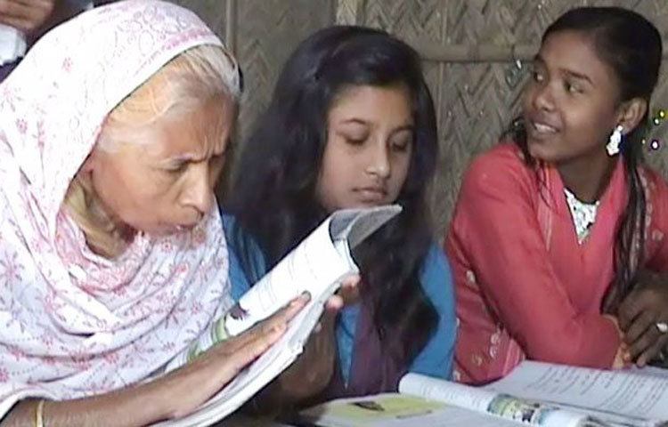 বাসিরন নেছা সবার কাছে দোয়া চান, তিনি যেন ভালোভাবে লেখাপড়া চালিয়ে যেতে পারেন।