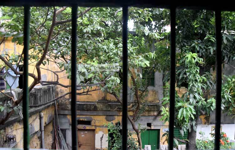 এই বিউটি বর্ডিংয়ে এক সময় নিয়মিত যাতায়াত করতেন নেতাজী সুভাস চন্দ্র বসু, বঙ্গবন্ধু শেখ মুজিবুর রহমান, কর্নেল অলি আহাদের মত যুগান্তকারী রাজনৈতিক ব্যক্তিত্ব। ছবি : মাহবুব আলম