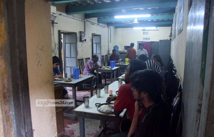 বিউটি বোর্ডিংয়ের প্রতিষ্ঠাতা প্রহল্লাদ সাহা ছিলেন একজন ব্যবসায়ী। তিনি পশ্চিমবঙ্গ থেকে তামাক পাতা এনে বিক্রি করতেন। ছবি : মাহবুব আলম