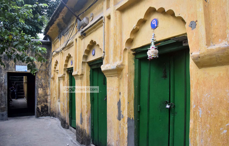 বিউটি বোর্ডিংয়ের বর্তমান বাড়িটিতে আগে সাপ্তাহিক সোনার বাংলার অফিস ছিলো। কবি শামসুর রাহমানের প্রথম কবিতা মুদ্রিত হয়েছিল এ পত্রিকায়। ছবি : মাহবুব আলম
