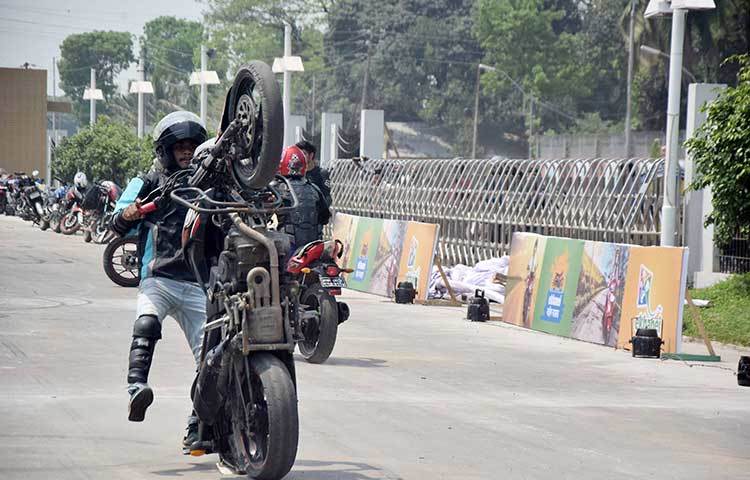 বাংলাদেশেও দিনকে দিন জনপ্রিয় হয়ে উঠছে এ খেলা। ছবি : মাহবুব আলম