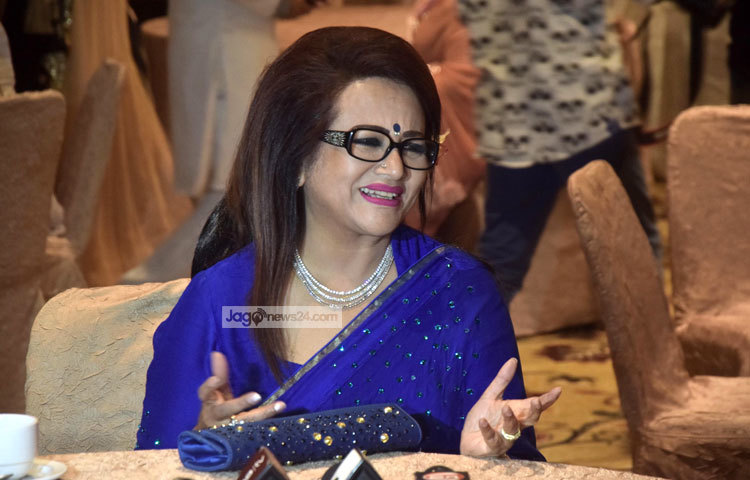 তার চলচ্চিত্র জীবনে আসার পেছনে বড় বোন সুচন্দার অনুপ্রেরণায় রয়েছে। বড় বোন সুচন্দা অভিনীত জহির রায়হানের &lsquo;সংসার&rsquo; চলচ্চিত্রে শিশুশিল্পী হিসেবে ববিতার আত্মপ্রকাশ ঘটে ১৯৬৮ সালে। ছবি : মাহবুব আলম।