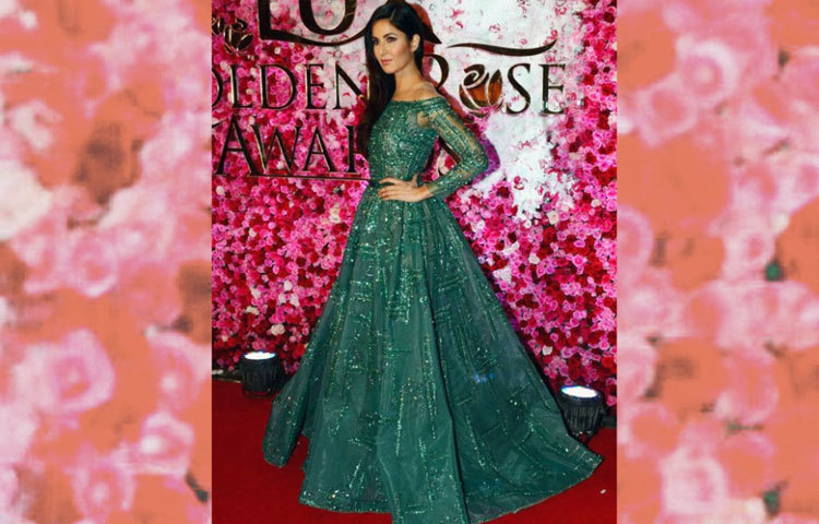 সবুজ সিক্যুইন্ড গাউনে ক্যাটরিনা কাইফকে এতটাই সুন্দর দেখাচ্ছে, যে তাকে &lsquo;সেরার সেরা&rsquo; খেতাবটা দেওয়া যায়।