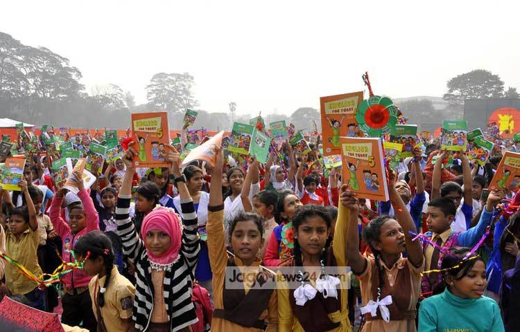 উৎসবের এই আমেজে যেন অন্যরকম আবহে রূপ নিয়েছে। ছবি : বিপ্লব দিক্ষৎ